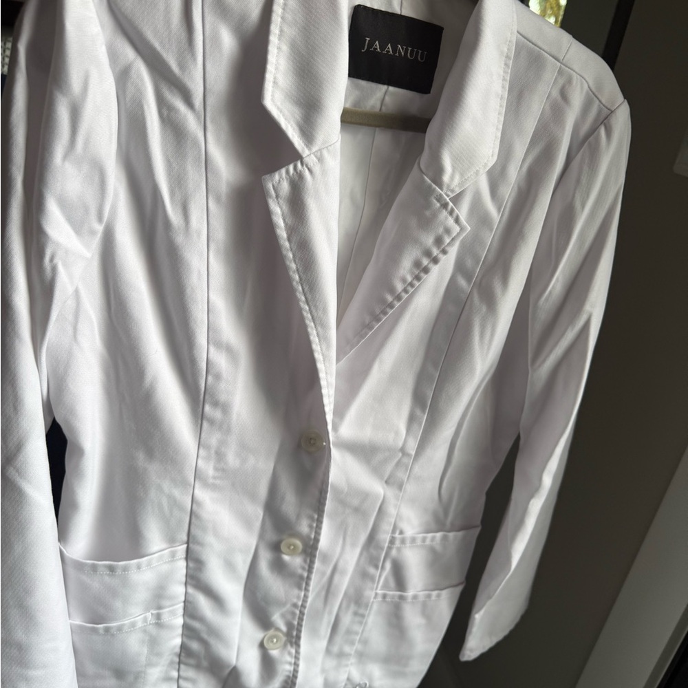 Jaanuu White Lab coat Small